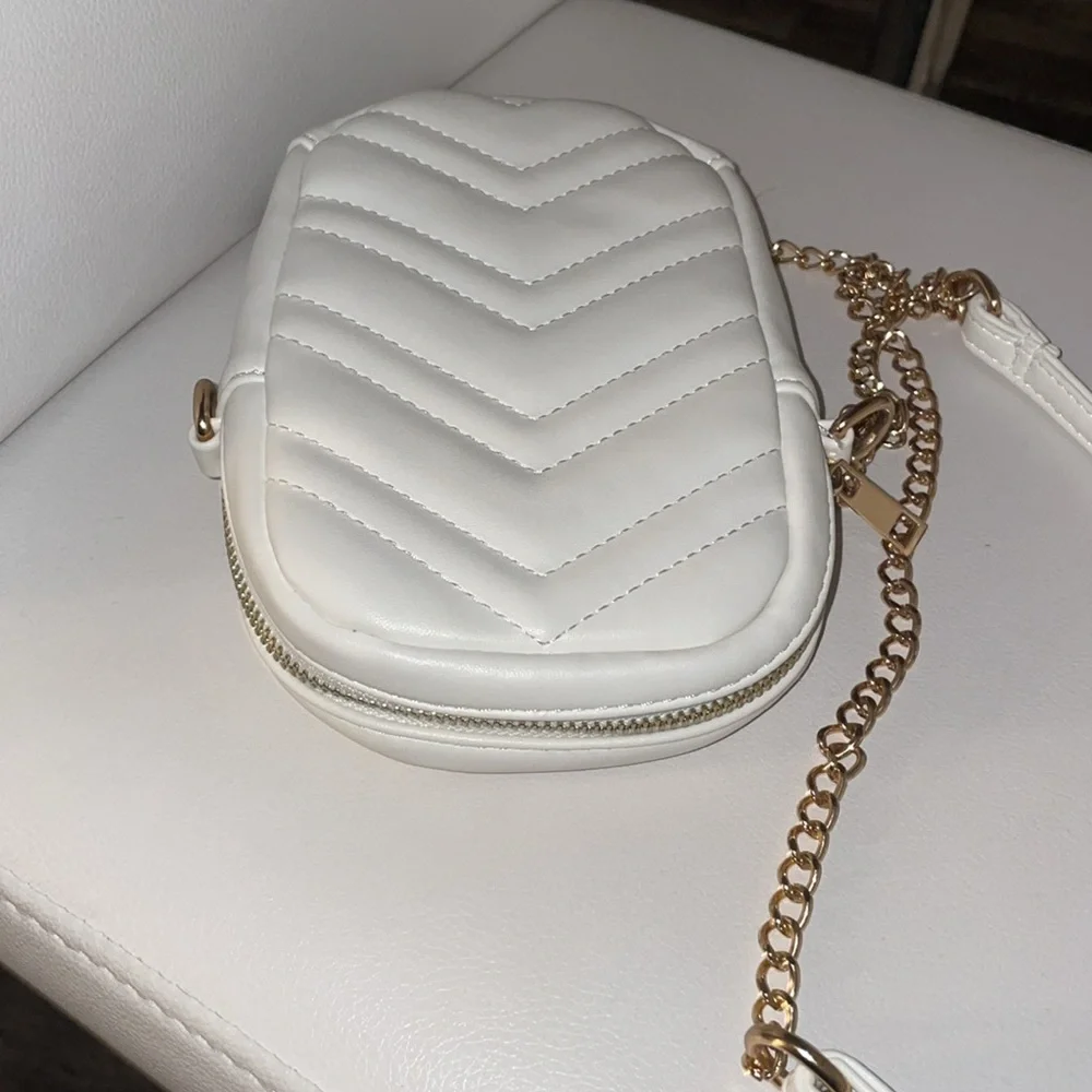 Purse - Picture 1 of 5